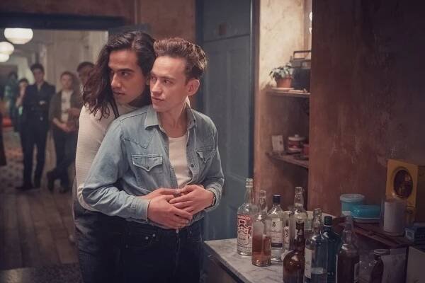 Nathaniel Curtis, Olly Alexander - Byl by to hřích - Epizoda 1 - Z filmu