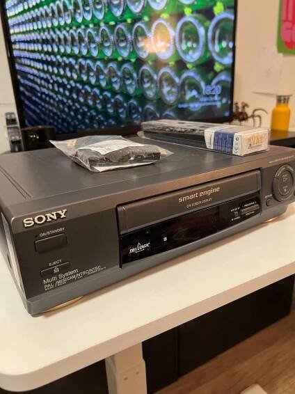 Videopřehrávač Sony SLV-E177 + sada dětských kazet