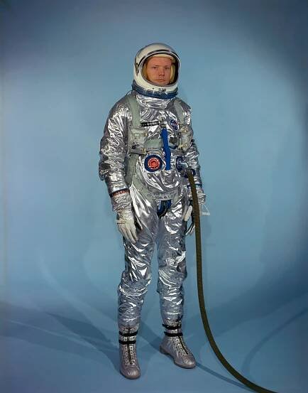 File:Neil Armstrong in Gemini G-2C training suit.jpg - Wikimedia Commons
