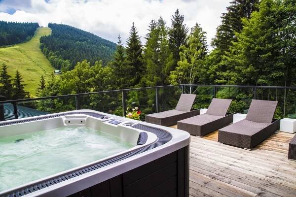 Pohodový pobyt v Harrachově: moderní hotel, relax, polopenze a spousta výletů