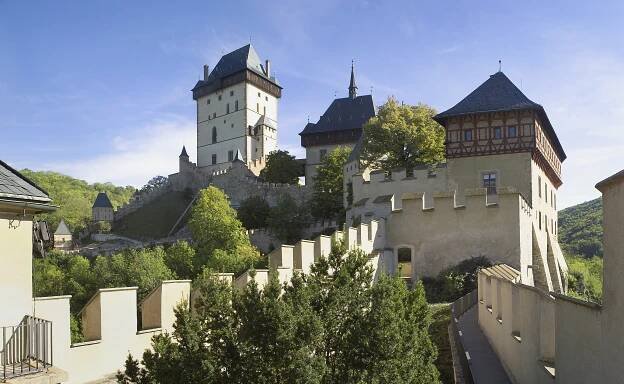 Státní hrad Karlštejn rozšiřuje svůj pracovní tým a hledá kolegyni či kolegu na pozici Průvodkyně/Průvodce - Katedra archeologie