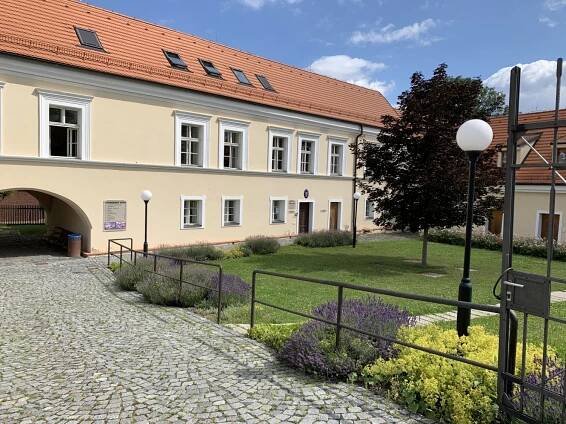 Výběrová řízení MČ Praha-Dolní Chabry: referent/ka sekretariátu starostky a asistentka starostky