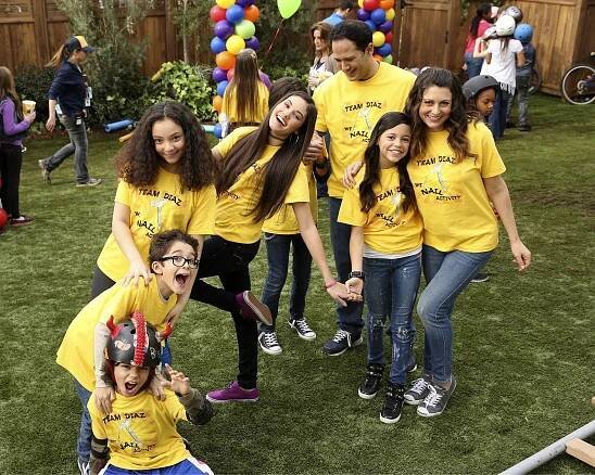 Malachi Barton, Nicolas Bechtel, Kayla Maisonet, Ronni Hawk, Joe Nieves, Jenna Ortega, Cerina Vincent - Život uprostřed - Promo