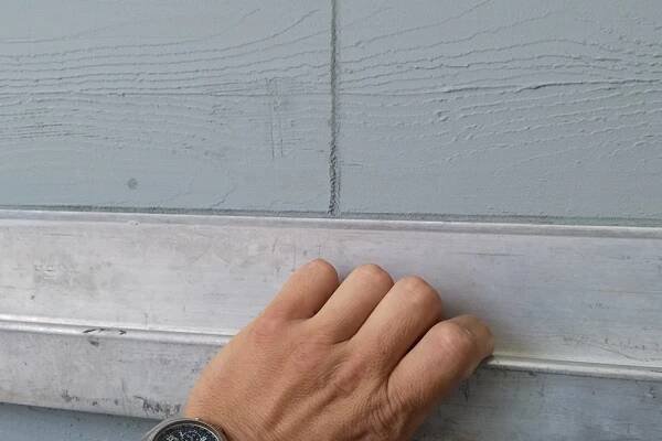 Fasáda s imitací dřeva na projektu horských apartmánů