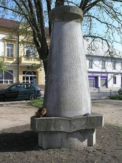 Soubor:Lysa nad Labem - namesti Bedricha Hrozneho (pamatnik ze zadu).jpg – Wikipedie