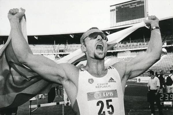 Před 25 lety získal bronz na olympiádě v Atlantě. Neuvěříte, co teď dělá bývalá atletická hvězda Tomáš Dvořák