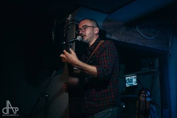 Tomáš Průša Band představili ve Sklepě novou desku Černá a bílá