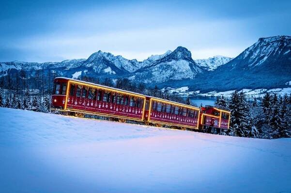 Zimní jízda zubačkou Schafbergbahn