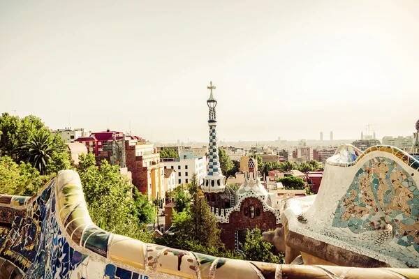 Banc de mosaïque à Barcelone. Catalogne, Espagne — Stock obrázek