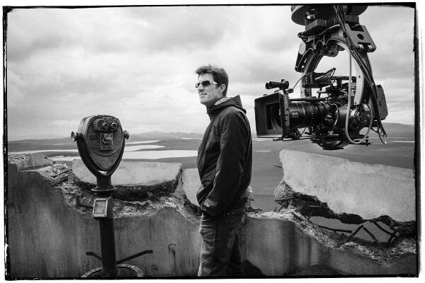 Director Joseph Kosinski talks OBLIVION, Tom Cruise, M83, the design and costumes and more