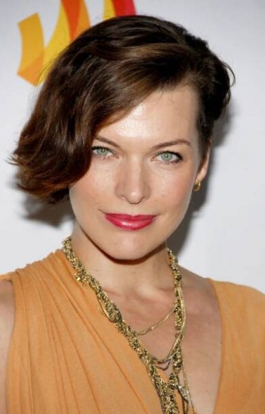 Foto 14 k článku Hvězda legendárního filmu Pátý element Milla Jovovich se téměř v padesáti letech ukázala bez make-upu