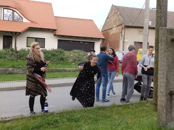 Slet čarodějnic a čarodějů a stavění máje 2019 - 2. část - Oficiální stránky Obec Vrbka