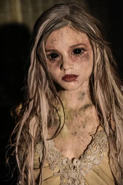 India Eisley - Prokletí spící panny - Z natáčení
