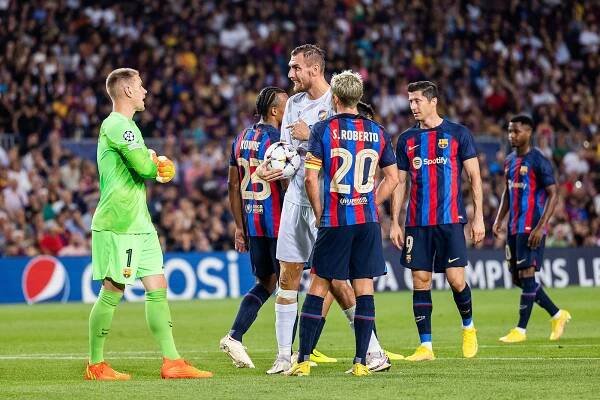 Žádný kartáč v kabině nebyl, řekl trenér Bílek po prohře v Barceloně