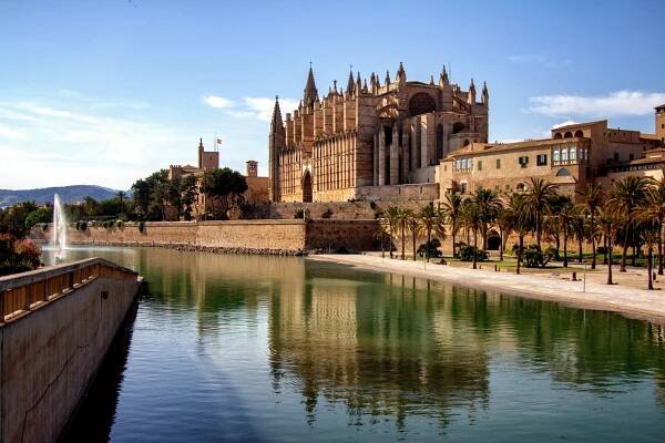 Living in Palma: Why the Mallorcan Capital Is a Hotspot for Luxury Buyers