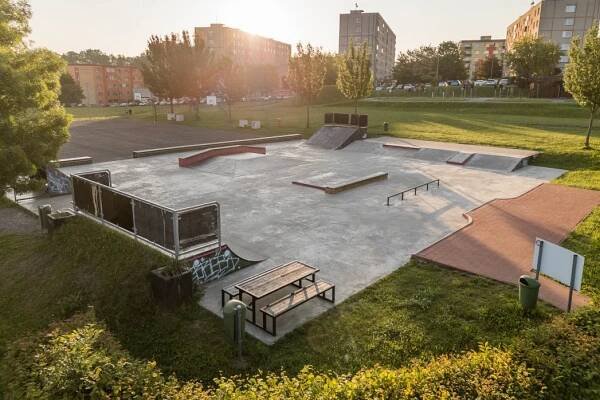 Skatepark Žamberk – moderní betonová plocha pro skate, BMX a koloběžky