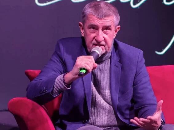 Glosovali jsme živě talk show Andreje Babiše v Ústí: Servilita, polistopadový kartel a Juchelka z Medúzy