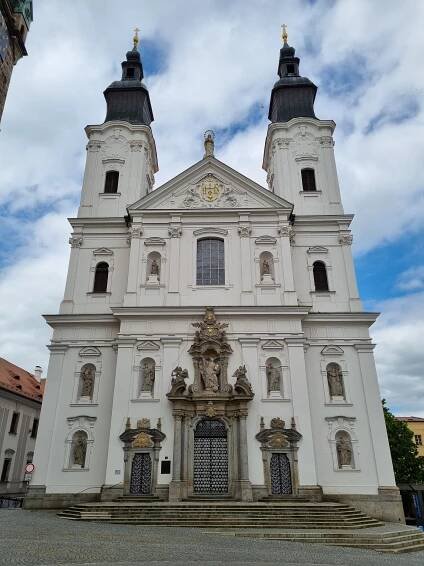 Kostel Neposkvrněného početí Panny Marie a svatého Ignáce – Wikipedie