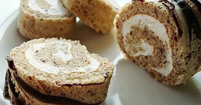 Lahodná oříšková roláda se zakysanou smetanou - varenirecept