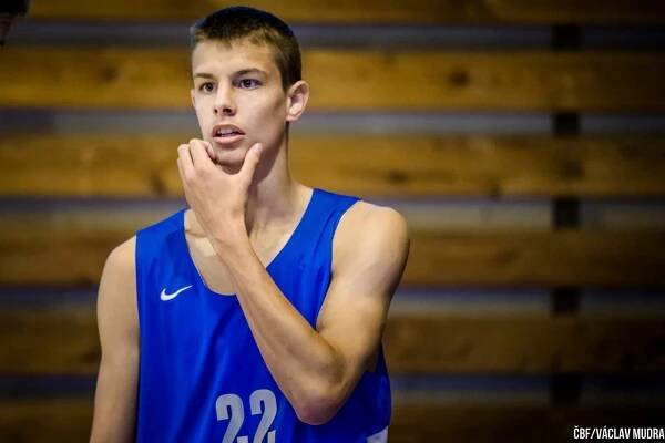 Basketbalové ceny putovaly do Brna, hráči roku se stali Bálint a Hamzová