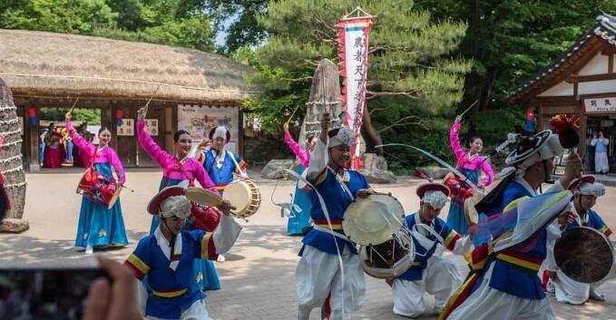 Soul: Suwon Hwaseong, lidová vesnice a knihovna Starfield