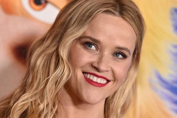 Reese Witherspoon Just Convinced Me to Wear Hot Pink Lipstick for the Holidays – See Photo