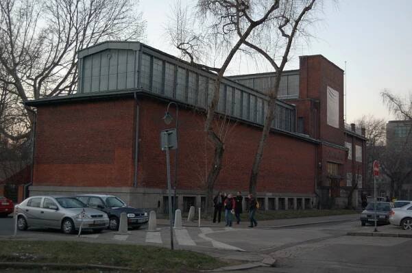 Soubor:House of Fine Arts Dum umeni Ostrava Czech republic 1 HDR.jpg