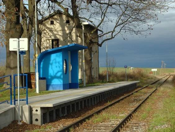 Soubor:Radim, zastávka.jpg