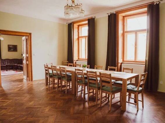 Dolní apartmán - jídelna - vila k pronajmutí Velhartice - foto 4