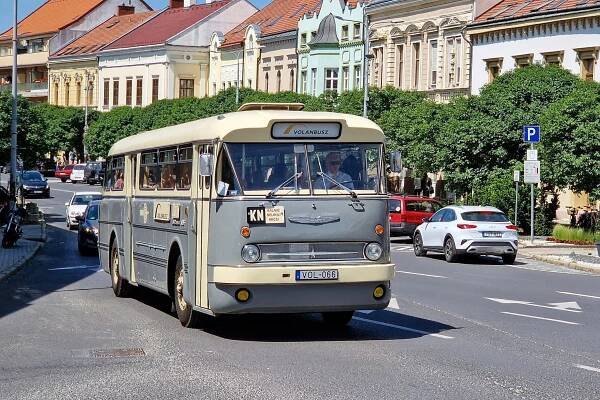 Tapolca 2024: Historické Ikarusy objektívom Stanislava Szali Skuráka | Slovenská autobusová doprava Zvolen, a.s.