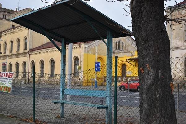 FOTO: Autobusové nádraží v Teplicích chátrá už přes 30 let. Co s ním bude?