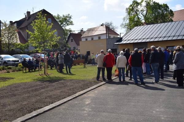 Slavnostní otevření klubového centra - Oficiální stránky obce Hvožďany