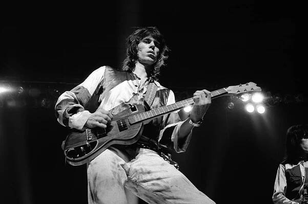 V žilách rokenrol, dříve i drogy. Keith Richards slaví osmdesát