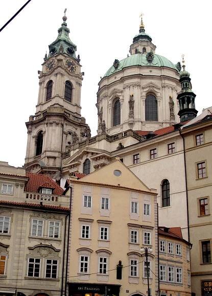 KOSTEL SV. MIKULÁŠE – Na přední stěně kostela na Malostranském náměstí Praha 1 Malá Strana – Pamětní desky v Praze