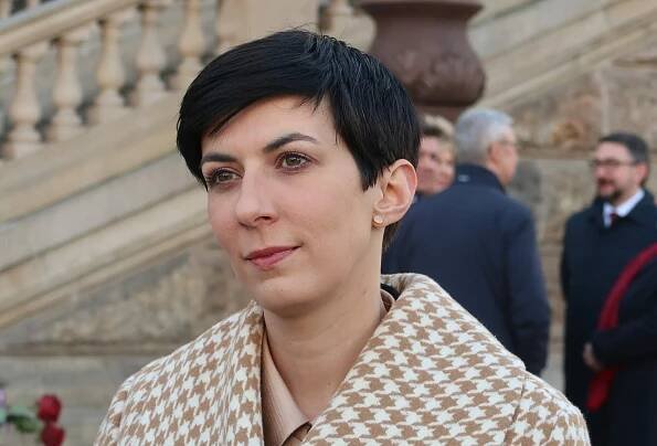VIDEO: „Ani si neumejou mastnou hlavu.“ Jaké vzkazy dostávají Šípová, Pekarová a další političky