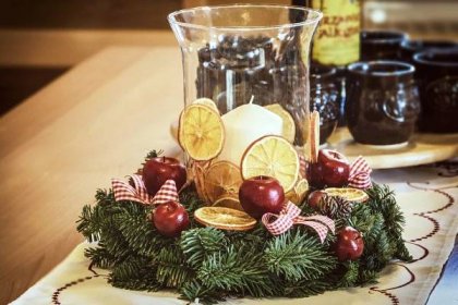 Vánoční dekorace na stůl - Magazín Bevedo.cz