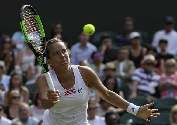 Životní výsledek! Strýcová je v semifinále Wimbledonu, slaví i ve čtyřhře. Muchová se loučí