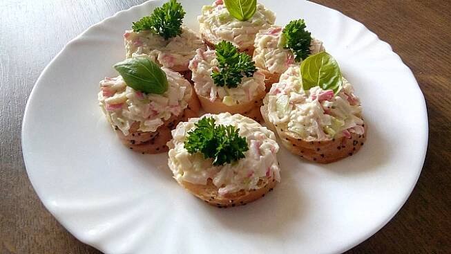 Pomazánka z "krabích" surimi tyčinek