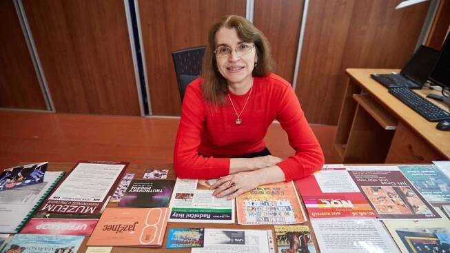 Trošku kronikařím i doma a vznikla kniha receptů Rodinné poklady, směje se kronikářka Jitka Kolářová | Hradec Králové