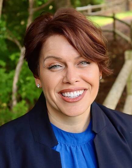 melanie edwards tavares headshot1