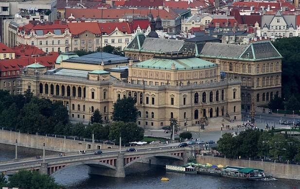 Soubor:Praha Rudolfinum isometric.jpg – Wikipedie