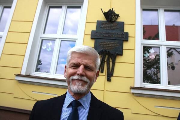 Prezident Pavel se zranil v obličeji při střelbě ve zbrojovce