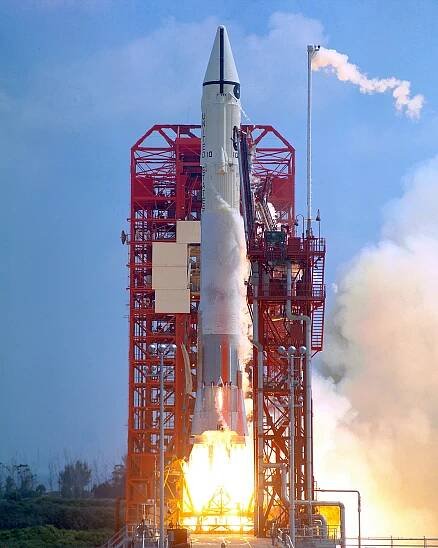Soubor:Surveyor 1 launch.jpg – Wikipedie
