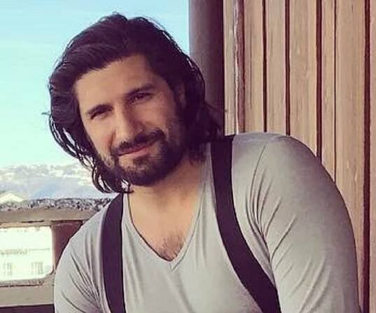 Kayvan Novak Biography - Facts, Childhood, Family Life & Achievements