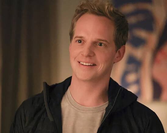 A Million Little Things - Letting Go - Z filmu - Chris Geere