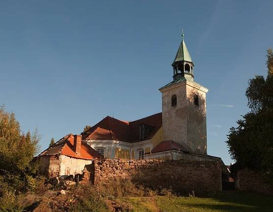 Soubor:130928 Pamatky Jesenice 0120b.jpg