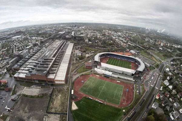 Vyhlídkový let nad Ostravou z Dolní Oblasti Vítkovice dne 22. dubna v Ostravě. Na snímku Městský stadion v Ostrava (Vítkovice).