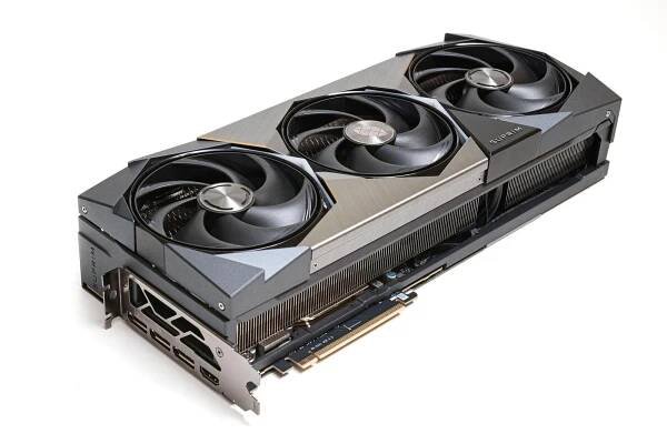 Test grafiky MSI GeForce RTX 5080 16G Suprim SOC. Mrazivě studená