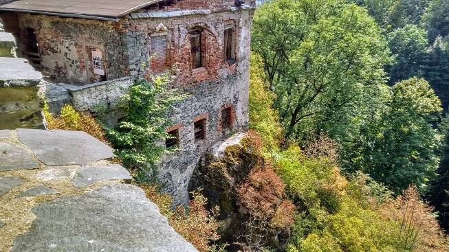 Hauenštejn (též Horní hrad či Hauenstein) – www.kissak.cz