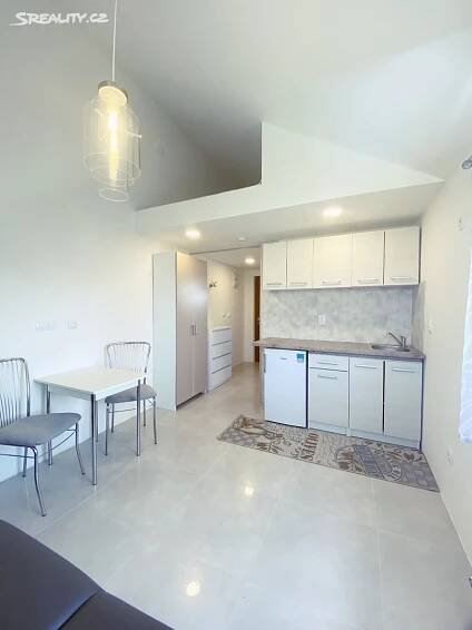 Pronájem bytu 1+kk 20 m², Olivová, Buštěhrad
